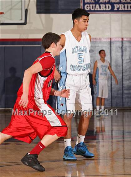 Thumbnail 3 in Sylmar vs. Hollywood (Bell-Jeff Holiday Classic) photogallery.