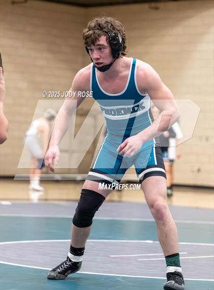 Thumbnail 3 in Farmington vs Syracuse photogallery.