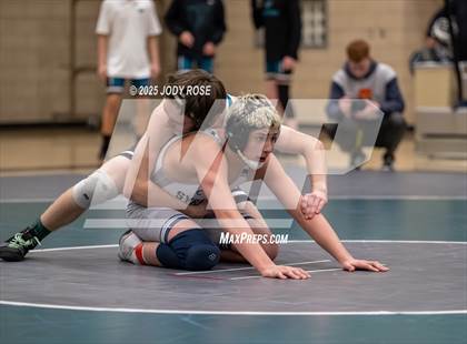 Thumbnail 3 in Farmington vs Syracuse photogallery.
