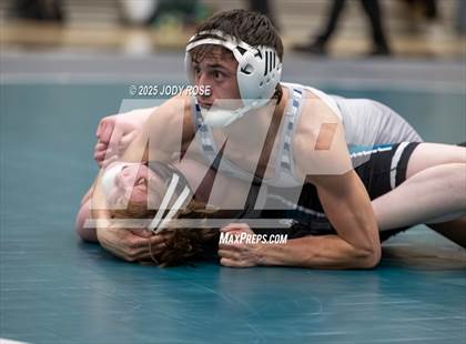 Thumbnail 3 in Farmington vs Syracuse photogallery.