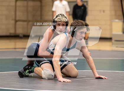 Thumbnail 2 in Farmington vs Syracuse photogallery.
