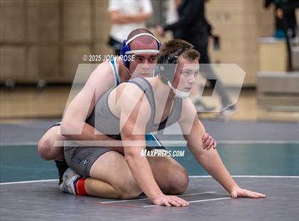 Thumbnail 2 in Farmington vs Syracuse photogallery.