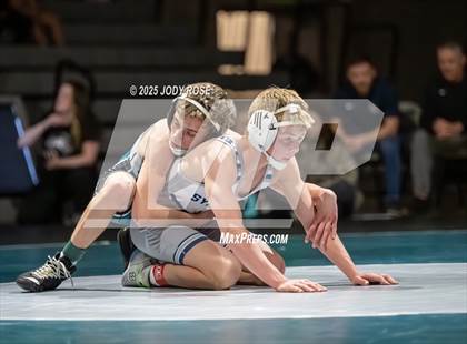 Thumbnail 2 in Farmington vs Syracuse photogallery.