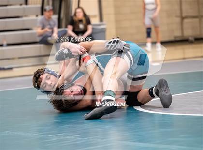 Thumbnail 2 in Farmington vs Syracuse photogallery.