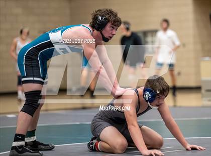 Thumbnail 2 in Farmington vs Syracuse photogallery.