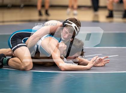 Thumbnail 2 in Farmington vs Syracuse photogallery.