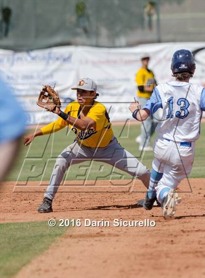Thumbnail 2 in Gilbert vs. Bartlesville (Bob Everett Baseball Classic) photogallery.