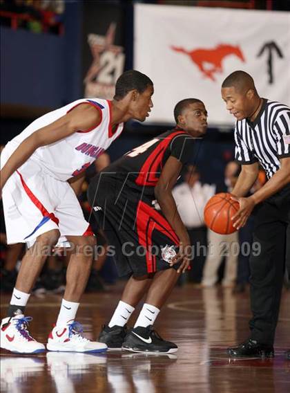 Thumbnail 1 in Cedar Hill vs Duncanville (Dallas Basketball Classic) photogallery.