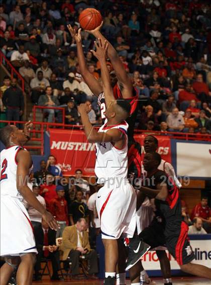 Thumbnail 1 in Cedar Hill vs Duncanville (Dallas Basketball Classic) photogallery.
