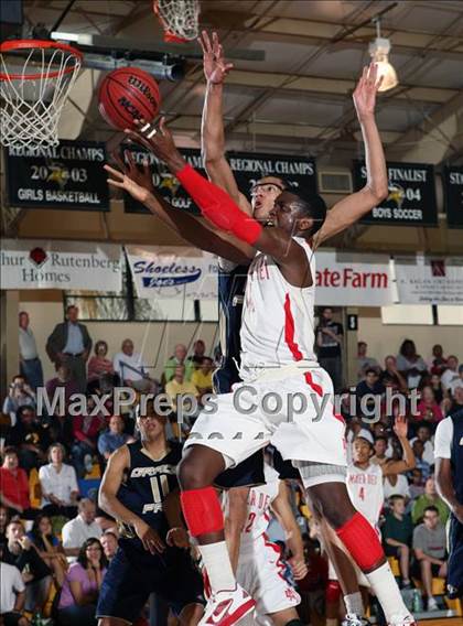 Thumbnail 2 in Mater Dei vs. Grace Prep (City of Palms Classic) photogallery.