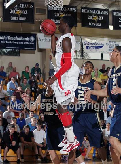 Thumbnail 1 in Mater Dei vs. Grace Prep (City of Palms Classic) photogallery.
