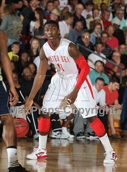 Thumbnail 2 in Mater Dei vs. Grace Prep (City of Palms Classic) photogallery.