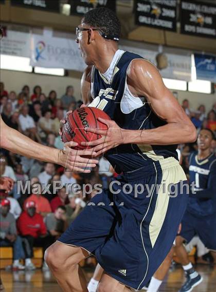 Thumbnail 3 in Mater Dei vs. Grace Prep (City of Palms Classic) photogallery.
