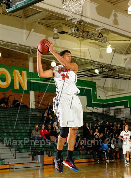 Thumbnail 2 in St. Genevieve vs. Santa Clarita Christian (Canyon Classic) photogallery.