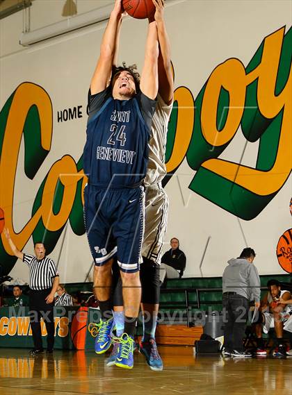 Thumbnail 3 in St. Genevieve vs. Santa Clarita Christian (Canyon Classic) photogallery.