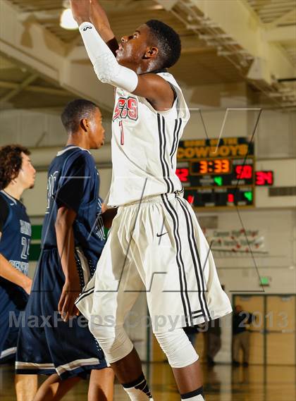 Thumbnail 2 in St. Genevieve vs. Santa Clarita Christian (Canyon Classic) photogallery.