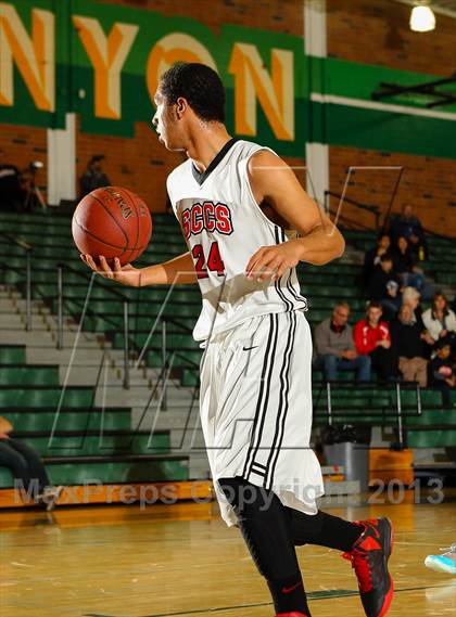Thumbnail 1 in St. Genevieve vs. Santa Clarita Christian (Canyon Classic) photogallery.