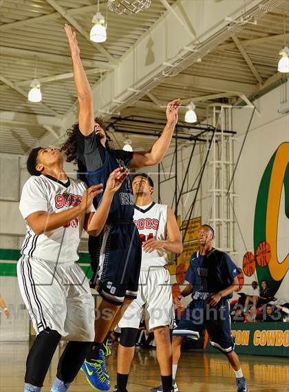 Thumbnail 3 in St. Genevieve vs. Santa Clarita Christian (Canyon Classic) photogallery.