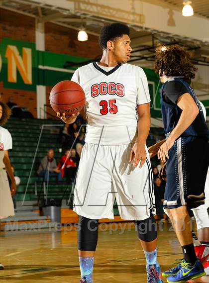 Thumbnail 3 in St. Genevieve vs. Santa Clarita Christian (Canyon Classic) photogallery.
