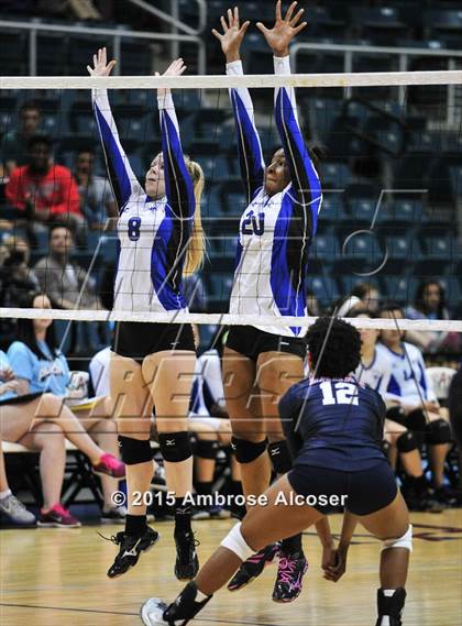 Thumbnail 1 in Lamar vs. Katy Taylor (UIL 6A Bi-District Playoff) photogallery.