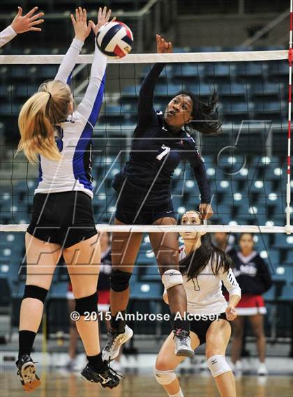 Thumbnail 3 in Lamar vs. Katy Taylor (UIL 6A Bi-District Playoff) photogallery.