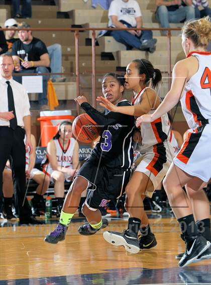 Thumbnail 2 in Winchester Thurston vs Clarion Area (PIAA A State Playoff 1st Round) photogallery.