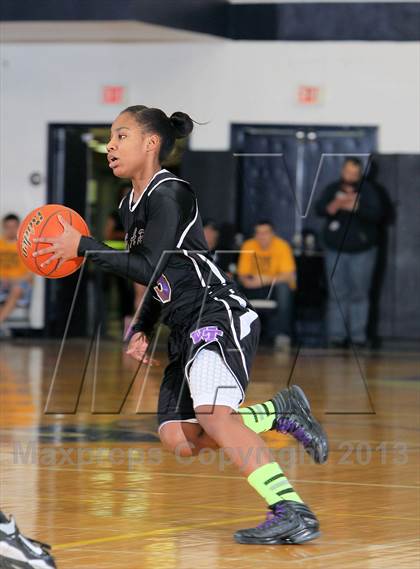 Thumbnail 1 in Winchester Thurston vs Clarion Area (PIAA A State Playoff 1st Round) photogallery.