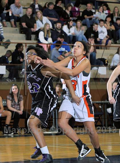 Thumbnail 2 in Winchester Thurston vs Clarion Area (PIAA A State Playoff 1st Round) photogallery.