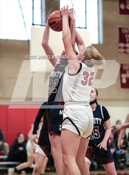 Thumbnail 3 in Hart vs Eagle Rock (West coast Tournament) photogallery.