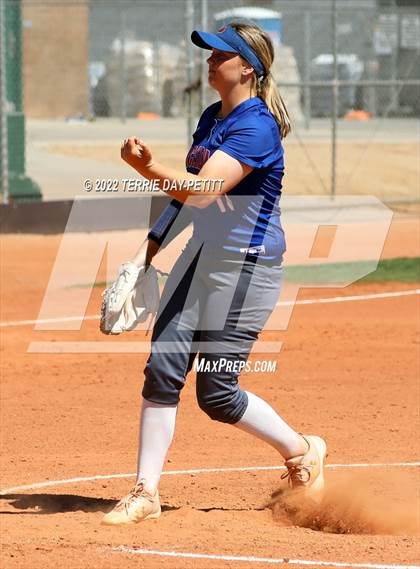 Thumbnail 2 in Arcadia vs Gilbert (Desert Mountain Invitational) photogallery.