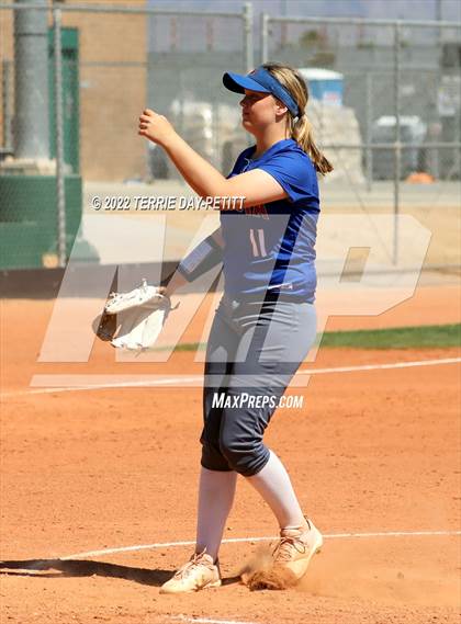 Thumbnail 3 in Arcadia vs Gilbert (Desert Mountain Invitational) photogallery.