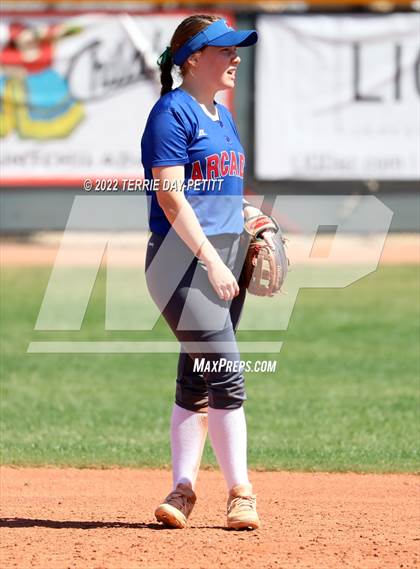 Thumbnail 1 in Arcadia vs Gilbert (Desert Mountain Invitational) photogallery.