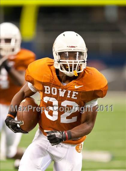 Thumbnail 1 in Karr vs. Bowie (Kirk Herbstreit National Kickoff Classic) photogallery.
