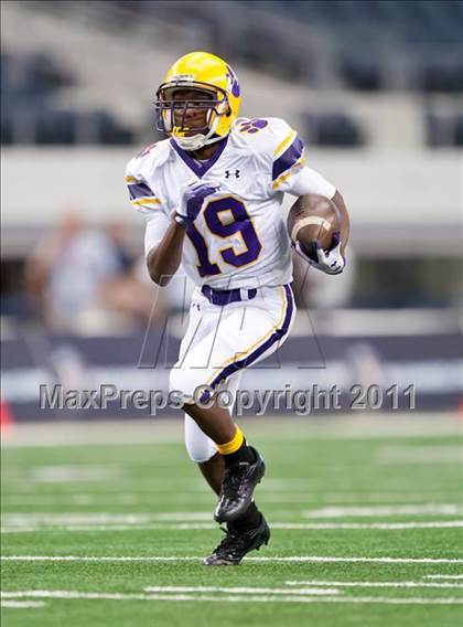 Thumbnail 2 in Karr vs. Bowie (Kirk Herbstreit National Kickoff Classic) photogallery.