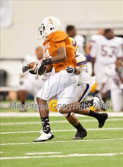 Thumbnail 3 in Karr vs. Bowie (Kirk Herbstreit National Kickoff Classic) photogallery.