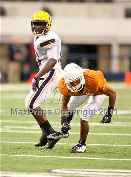 Thumbnail 1 in Karr vs. Bowie (Kirk Herbstreit National Kickoff Classic) photogallery.