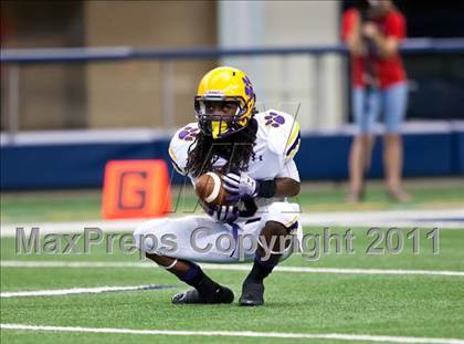 Thumbnail 3 in Karr vs. Bowie (Kirk Herbstreit National Kickoff Classic) photogallery.