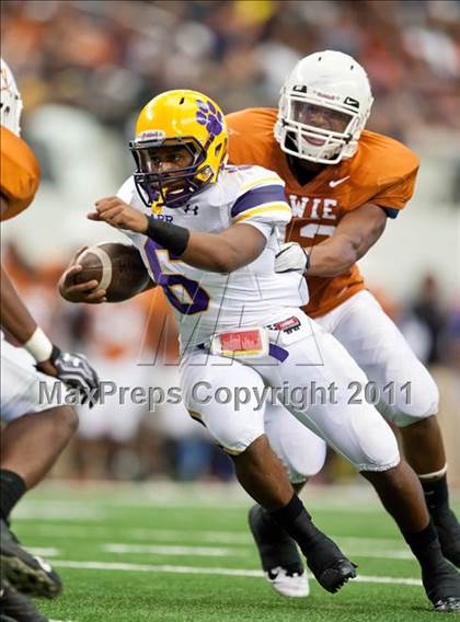 Thumbnail 2 in Karr vs. Bowie (Kirk Herbstreit National Kickoff Classic) photogallery.