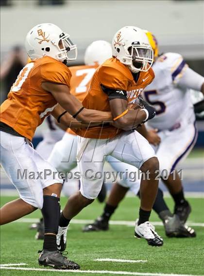 Thumbnail 2 in Karr vs. Bowie (Kirk Herbstreit National Kickoff Classic) photogallery.