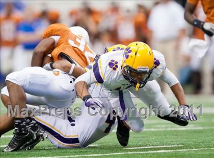 Thumbnail 3 in Karr vs. Bowie (Kirk Herbstreit National Kickoff Classic) photogallery.