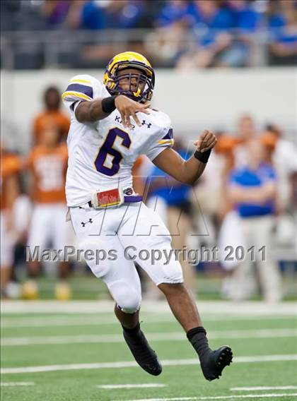Thumbnail 1 in Karr vs. Bowie (Kirk Herbstreit National Kickoff Classic) photogallery.