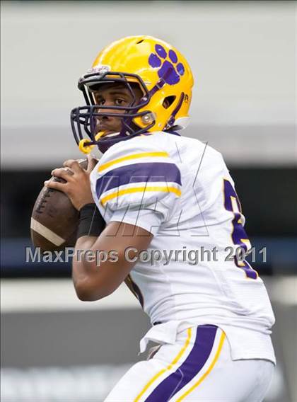 Thumbnail 2 in Karr vs. Bowie (Kirk Herbstreit National Kickoff Classic) photogallery.