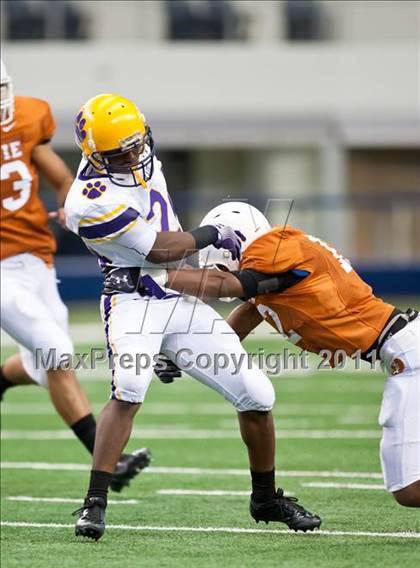 Thumbnail 3 in Karr vs. Bowie (Kirk Herbstreit National Kickoff Classic) photogallery.