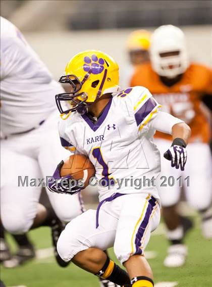 Thumbnail 1 in Karr vs. Bowie (Kirk Herbstreit National Kickoff Classic) photogallery.