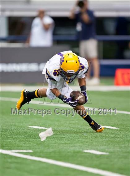 Thumbnail 3 in Karr vs. Bowie (Kirk Herbstreit National Kickoff Classic) photogallery.
