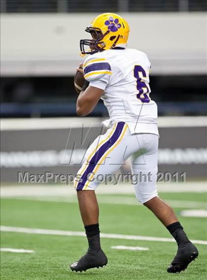 Thumbnail 3 in Karr vs. Bowie (Kirk Herbstreit National Kickoff Classic) photogallery.