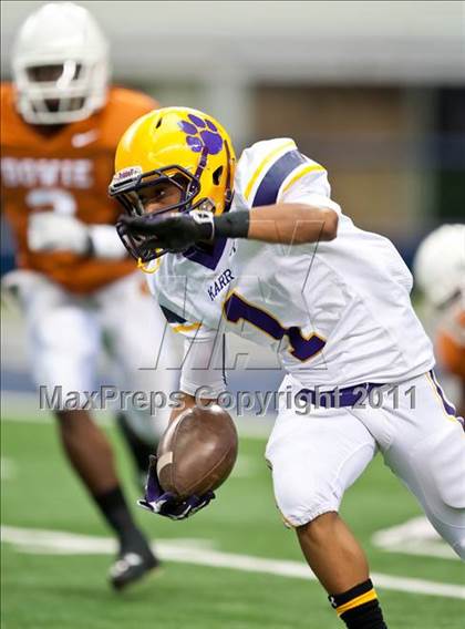 Thumbnail 1 in Karr vs. Bowie (Kirk Herbstreit National Kickoff Classic) photogallery.
