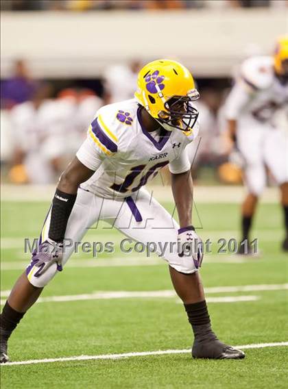 Thumbnail 1 in Karr vs. Bowie (Kirk Herbstreit National Kickoff Classic) photogallery.
