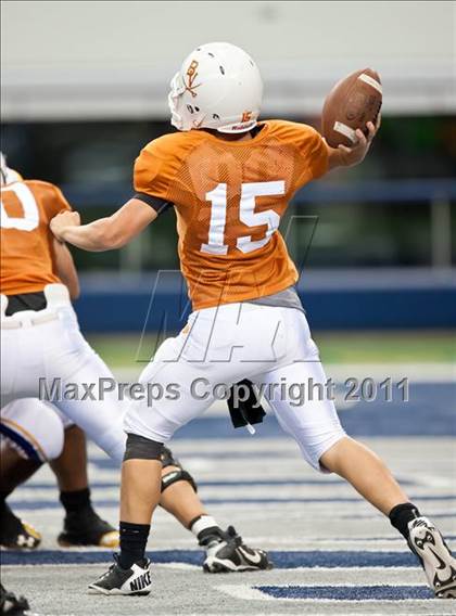 Thumbnail 2 in Karr vs. Bowie (Kirk Herbstreit National Kickoff Classic) photogallery.