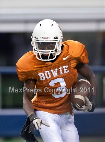 Thumbnail 1 in Karr vs. Bowie (Kirk Herbstreit National Kickoff Classic) photogallery.